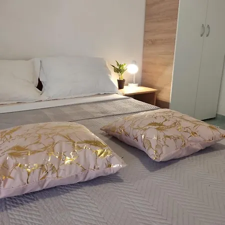 Summer Vibe Apartment Vir